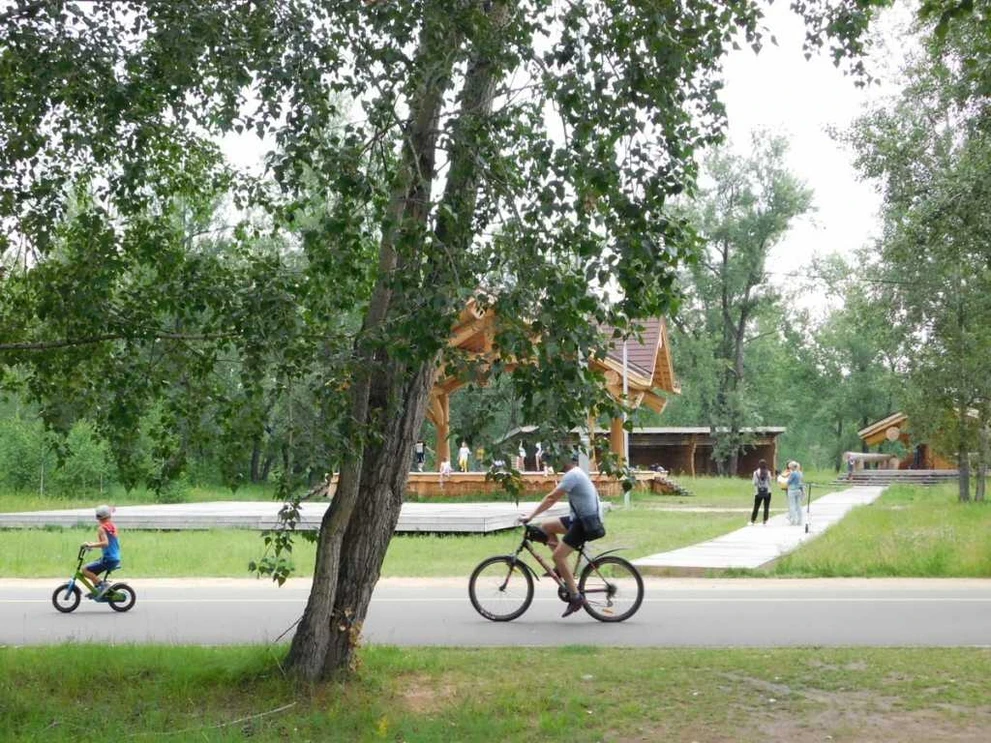 Сказочный городок привлекает внимание прохожих и проезжих _DSCN0493.JPG