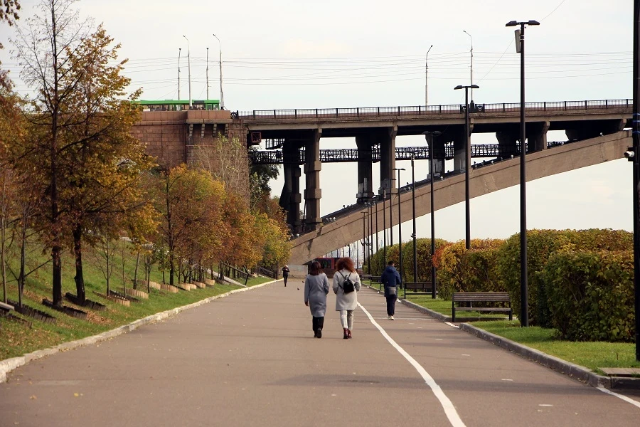 Мост-аллея.jpg Мост-аллея.jpg
