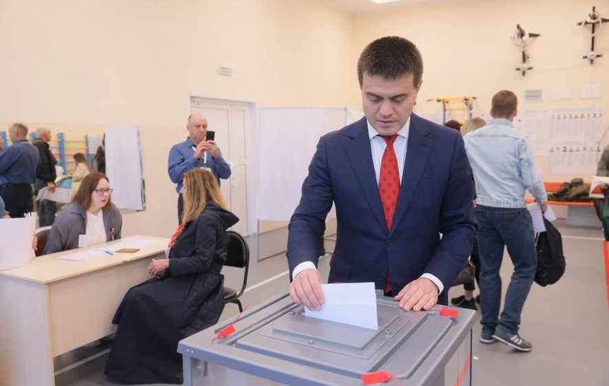 Глава Красноярского края проголосовал на выборах