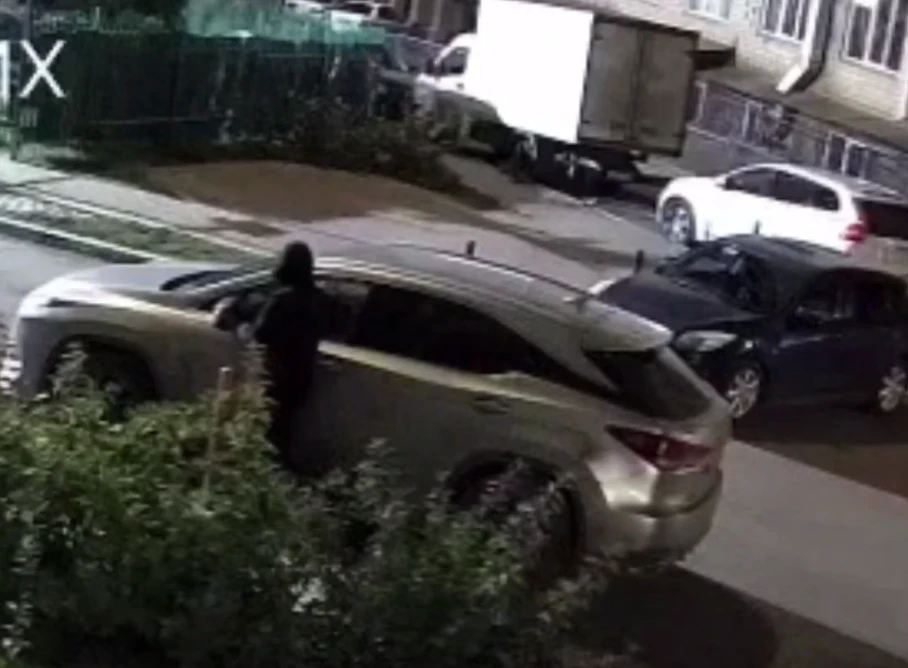 В Красноярске суд ожидает приезжего мужчину за кражи деталей люксовых авто 