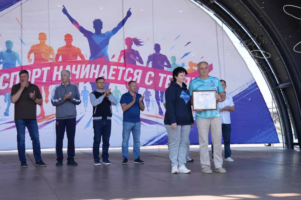 Тысячи новосибирцев отметили День физкультурника на набережной