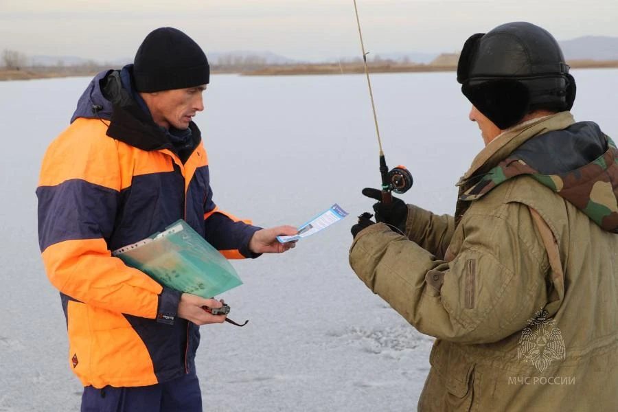В Хакасии сотрудники МЧС информируют и предупреждают любителей воскресной рыбалки