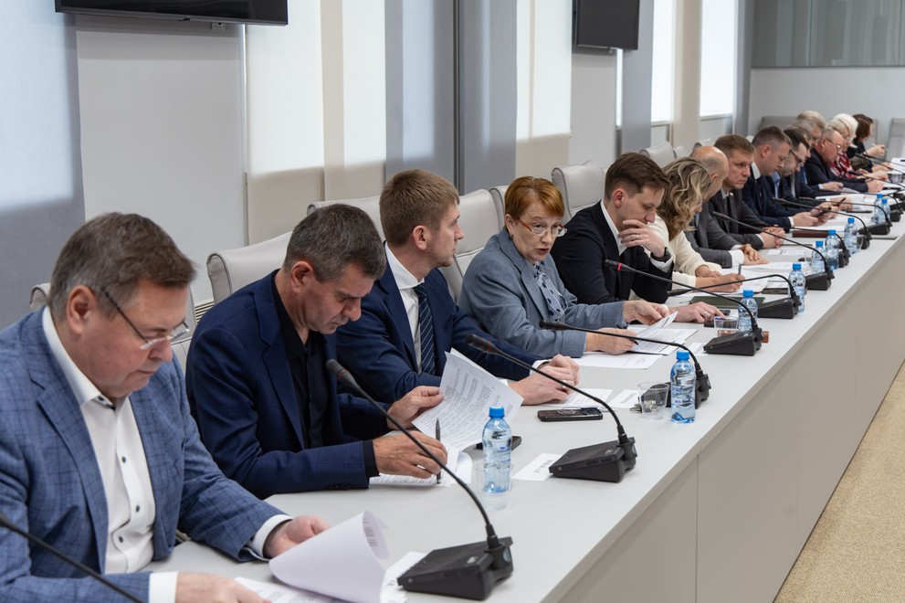 На сессии парламент Красноярского края рассмотрит более 30 вопросов