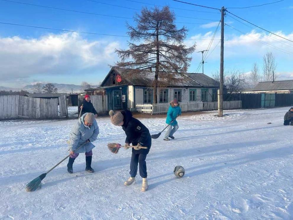 «В футбол и так играть можно»: в Тыве отметили День Матери необычным образом
