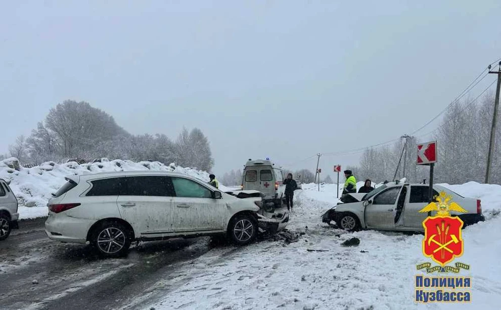 На дороге Кузбасса произошла смертельная встреча иномарок 