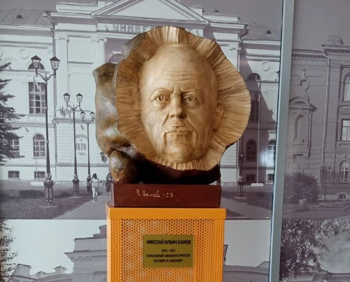 В аэропорту Томска появился бюст авиаконструктора Камова