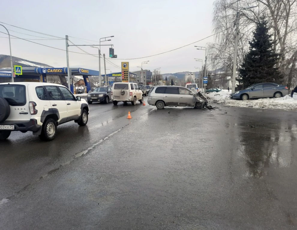 В Горно-Алтайске произошло ДТП с пострадавшей