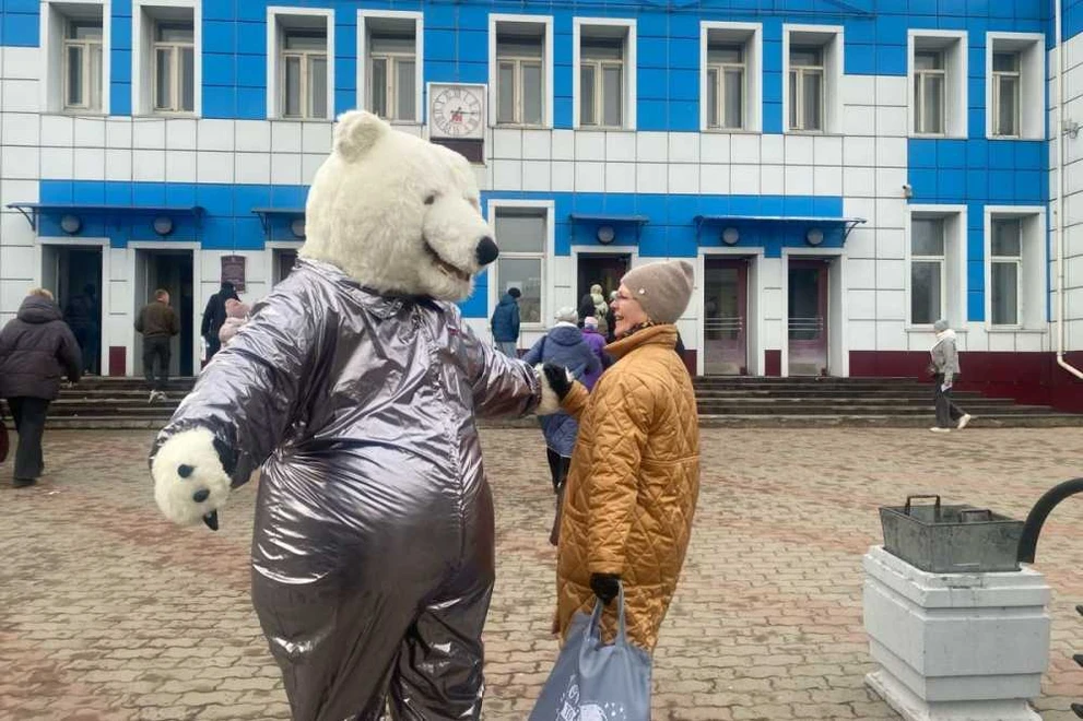 Сотрудников «Красмаша» с Днем космонавтики поздравила «Единая Россия»  