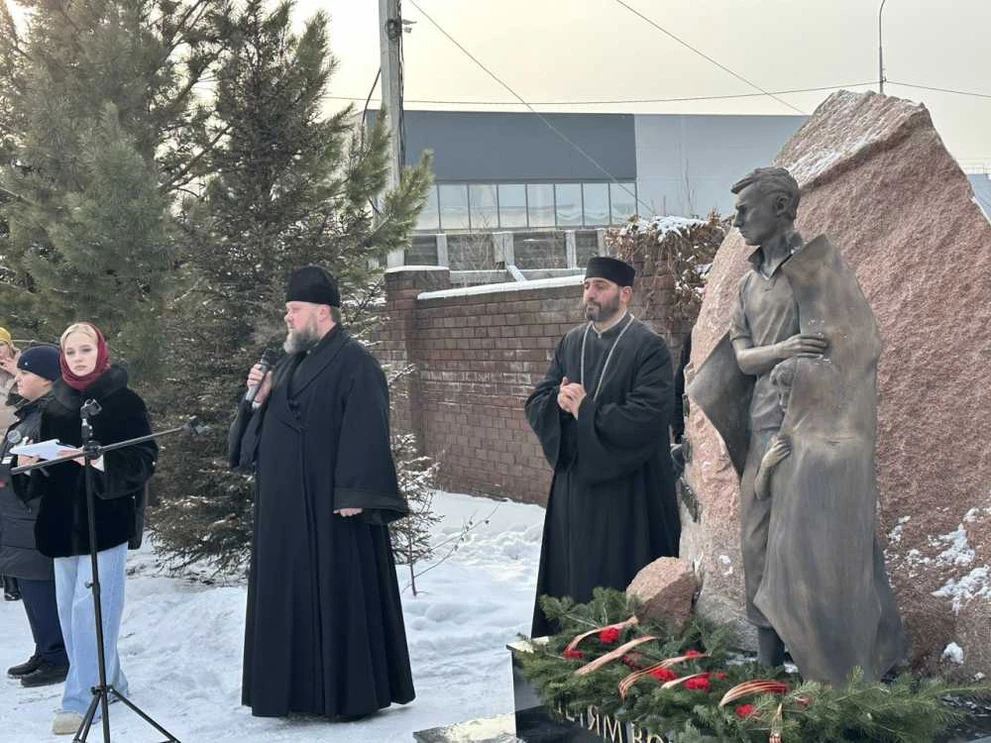 В Алтайском крае открыли памятник детям войны