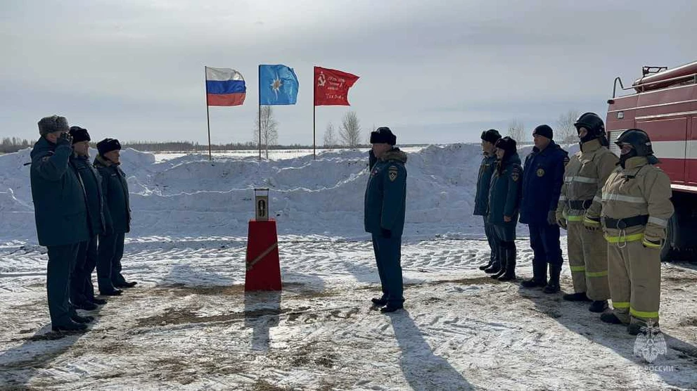 Лампада с частицей Вечного огня передана МЧС Омской области