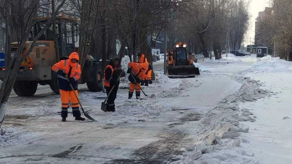 С улиц Новосибирска вывезли 13 тысяч кубометров снега