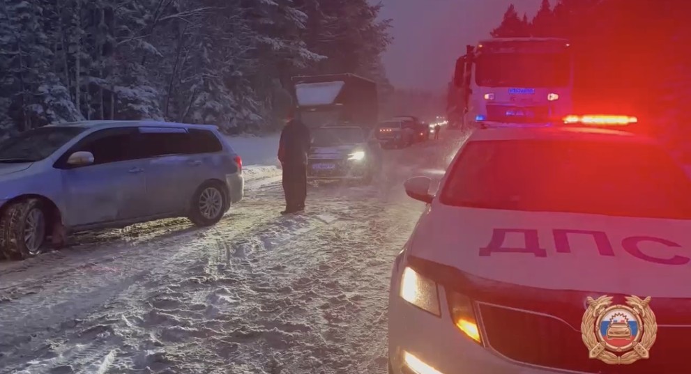 На трассе «Байкал» в Приангарье восстановили движение после снежного коллапса