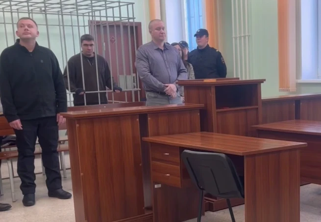 Суд отправил в колонию двух экс-полицейских за получение взятки