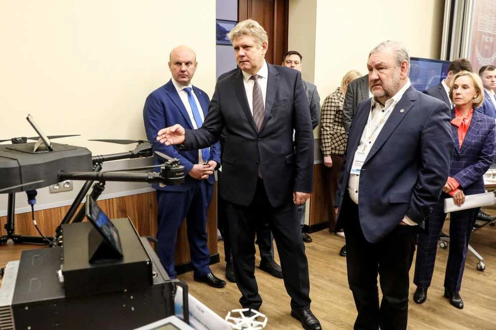 Анатолий Серышев ознакомился с передовыми разработками Томского университета