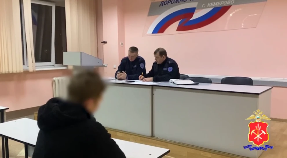 Задержан кемеровский подросток, катавший друга на привязанном к мотоциклу снегокате