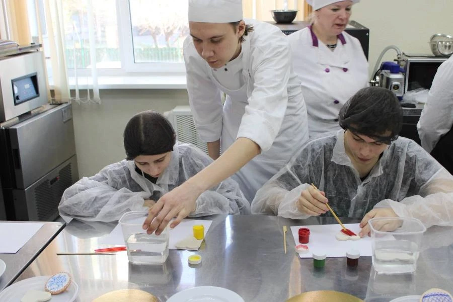 В Красноярске провели мастер-классы для детей из реабилитационного центра «Радуга»