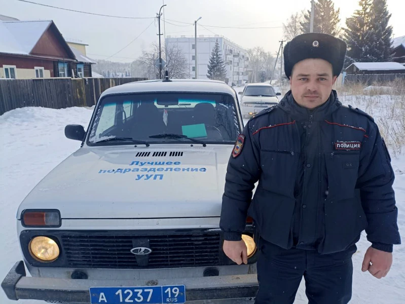 В Хакасии полицейский спас школьника от своры бездомных собак