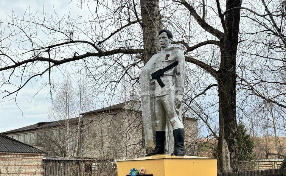 В Томской области прокуратура потребовала благоустроить сельский мемориал 