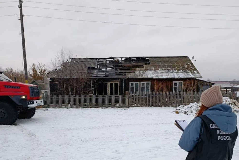 В Новосибирской области в пожаре погибла девочка, причина смерти выясняется