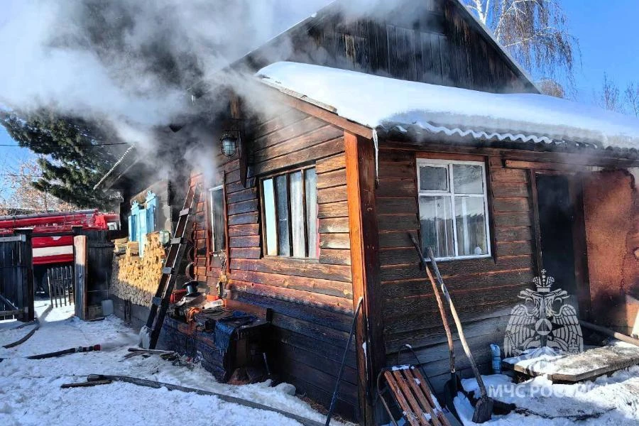 В Красноярском крае на пожаре из-за холодильника погибли супруги-пенсионеры
