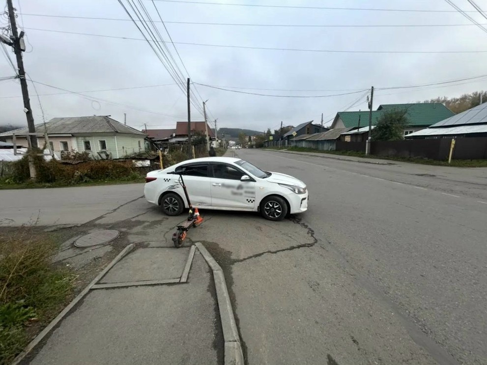 На Алтае в один день в ДТП попали подростки на самокате и мотоцикле