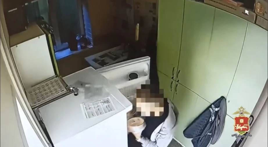 В Хакасии пьяный мужчина проник в магазин ради еды и был задержан