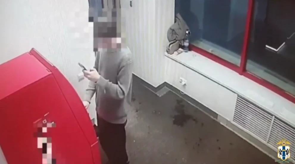 В Новосибирске двое злоумышленников силой отобрали у юноши полмиллиона рублей