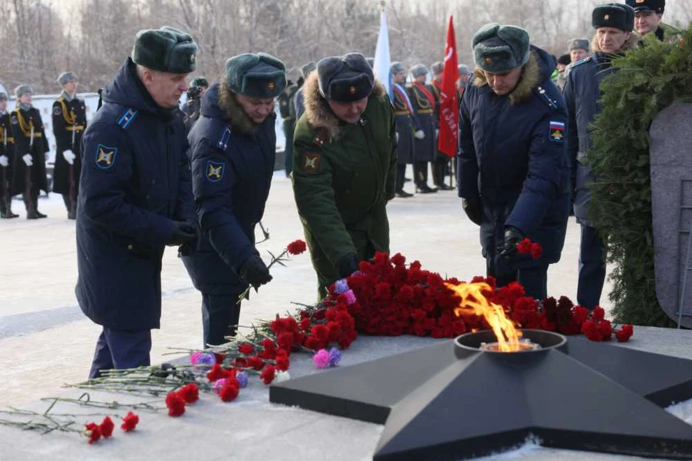 На площадь Победы в Красноярске вернулся вечный огонь 