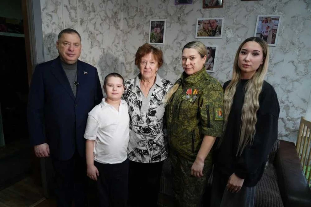 Юрий Швыткин поздравил участницу СВО из Березовки с Международным женским днём