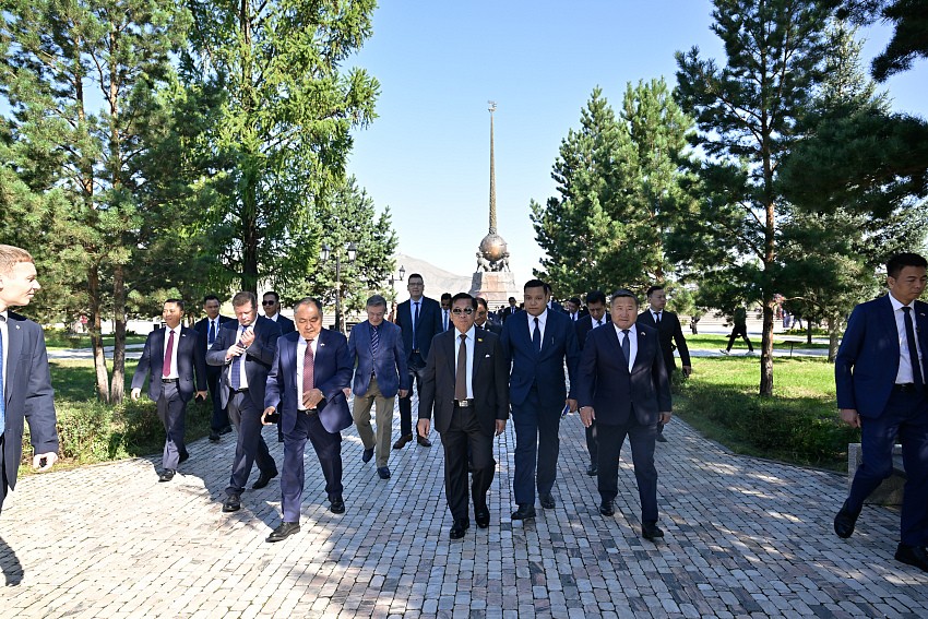 Президент Мьянмы восхитился культурой и природой Тувы