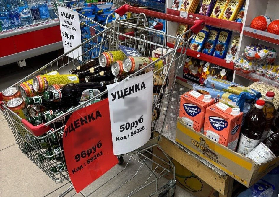 В Красноярском крае в магазине продавали просроченную продукцию с уценкой