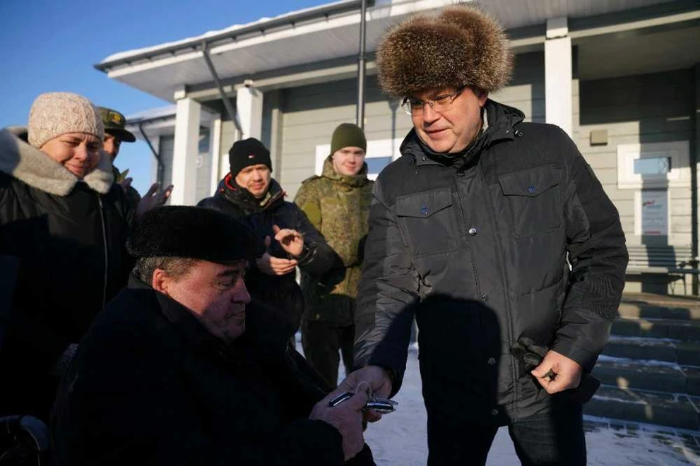 В Кузбассе ветераны СВО получили автомобили с ручным управлением