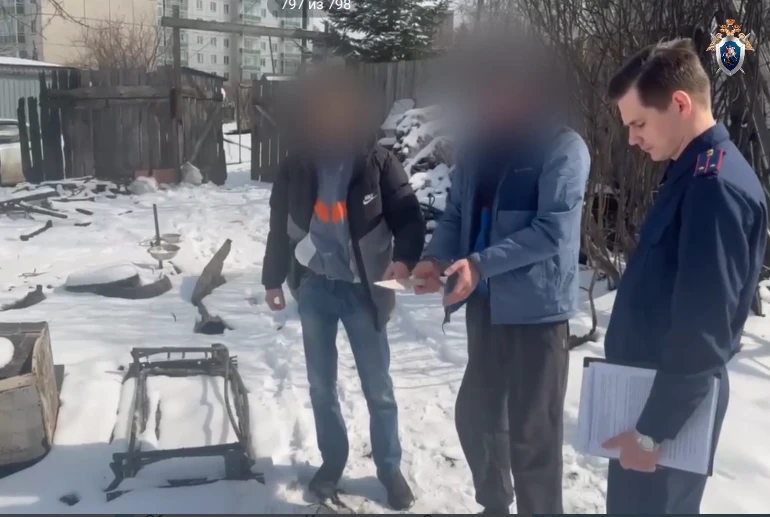 Красноярец поджог сарай со спящим знакомым, чтобы скрыть убийство женщины
