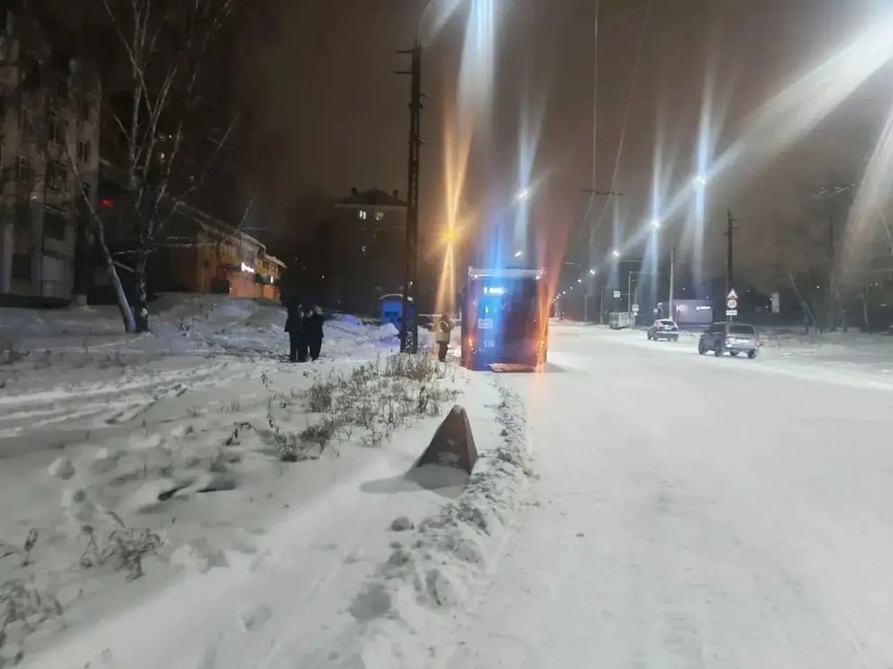 Троллейбус сбил пожилую пассажирку в Иркутской области