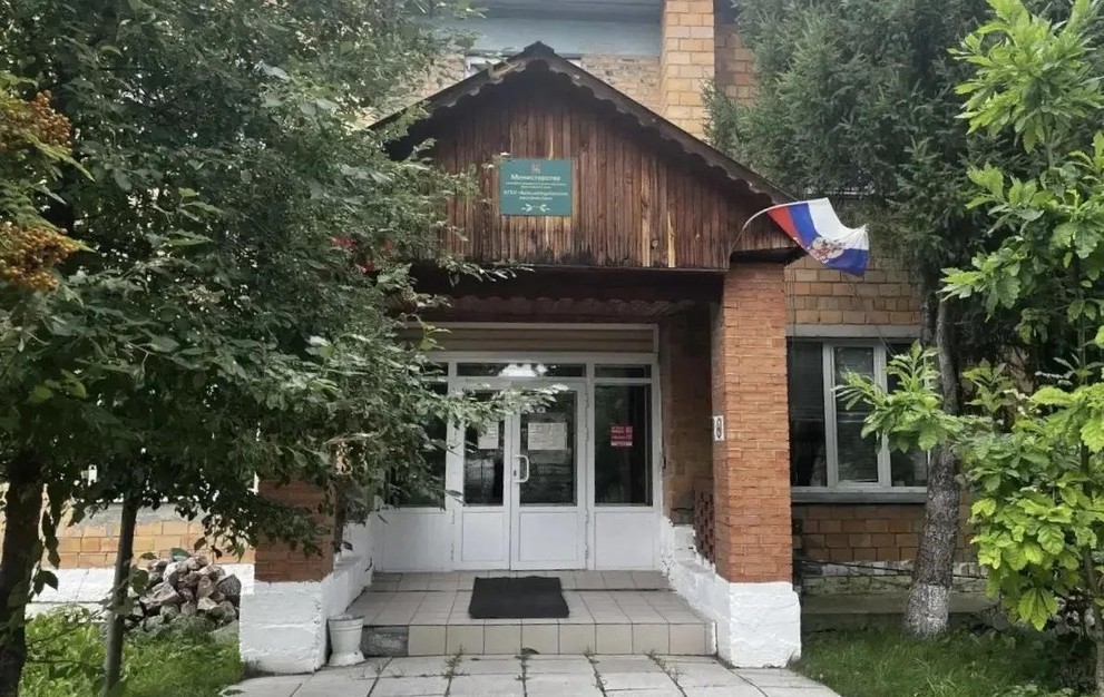 В Красноярье бухгалтер лесничества за 10 лет вывела 32 млн руб себе и начальнику