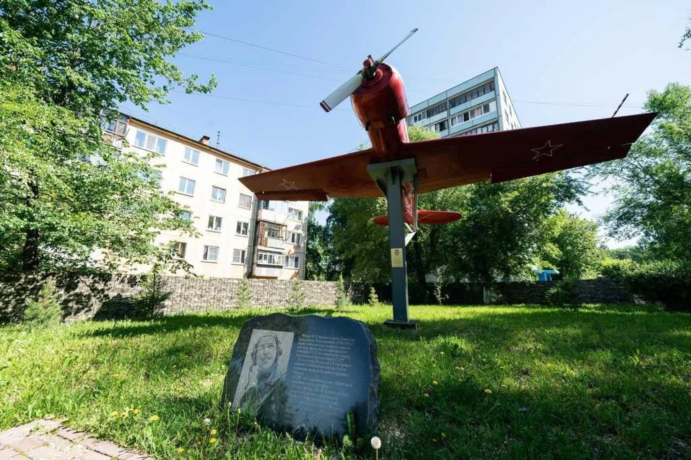 Фото: Дмитрий Ярощук. Як-18ПМ во дворе школы имени Владимира Мартемьянова dsc05126_1.jpg