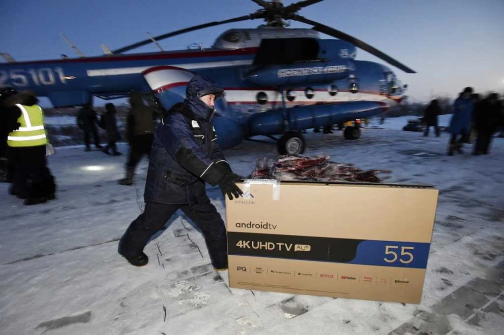 "Норникель" доставил в посёлок Волочанка оргтехнику и TV для школы dsc6637.jpg