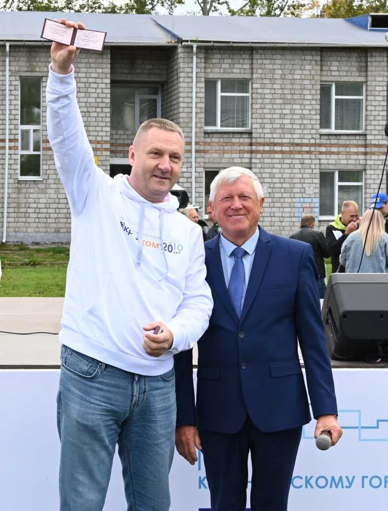 Вручение удостоверение 1 Почетный работник ЖКХ Красноряского края.JPG Вручение удостоверение 1 Почетный работник ЖКХ Красноряского края.JPG