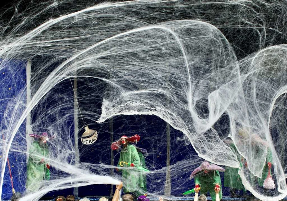 SLAVASNOWSHOW.RU Snowshow Moulin Jaune Anastasia Rufin spiders web.jpeg
