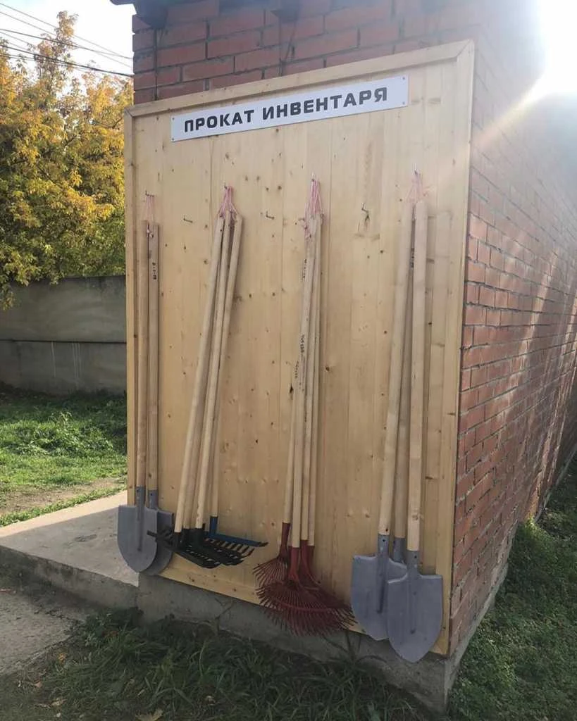 стенд с инвентарем 70460084_165058051277667_4143308185801938305_n.jpg