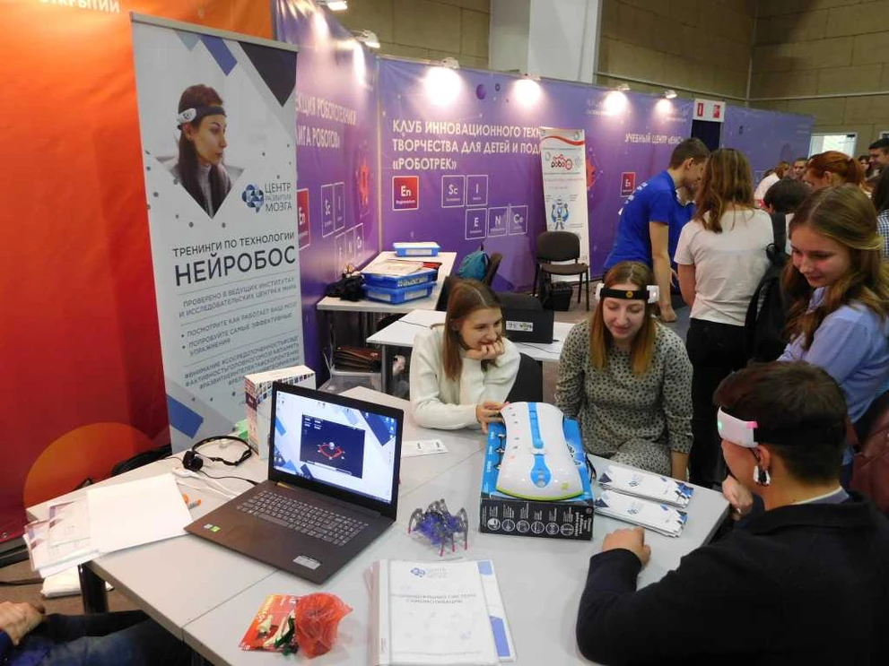 На стендах форума DSCN3593.JPG