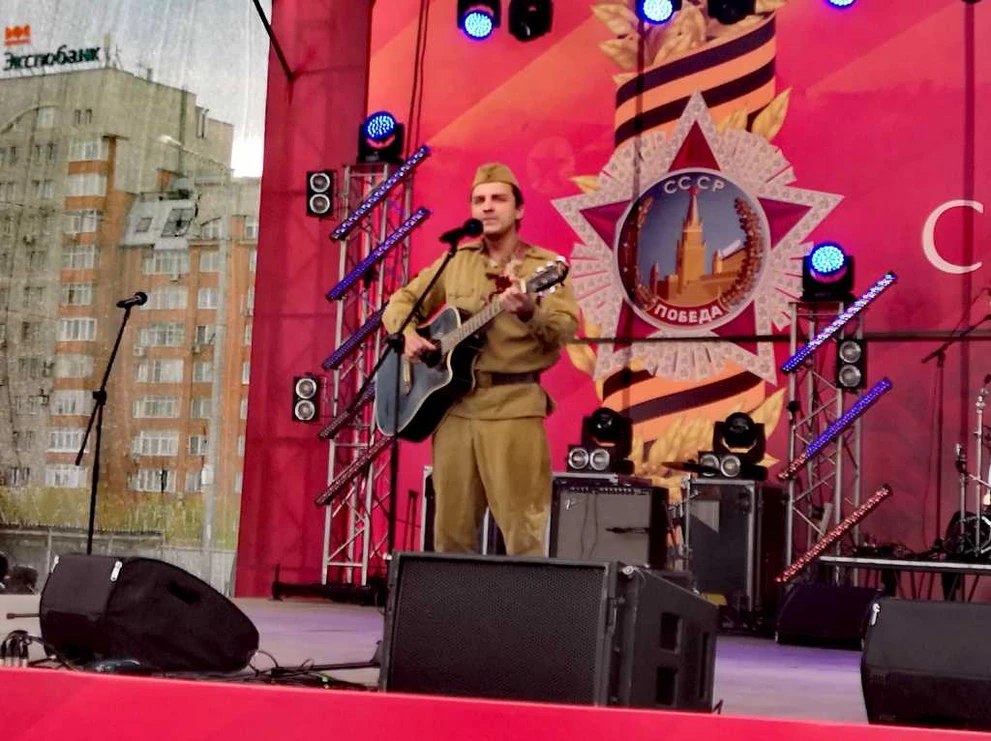 поет.jpg