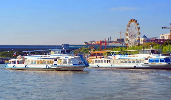 Пригородный теплоход в Новосибирске москвушка.jpg