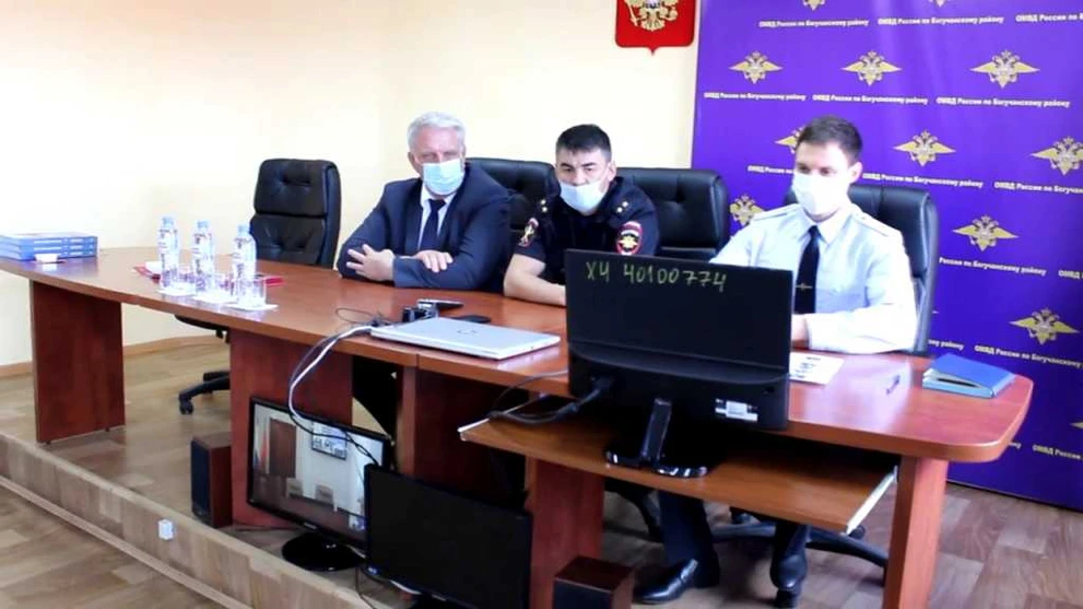 Капитан Егоров - справа vlcsnap-2020-05-16-10h22m47s139.jpg