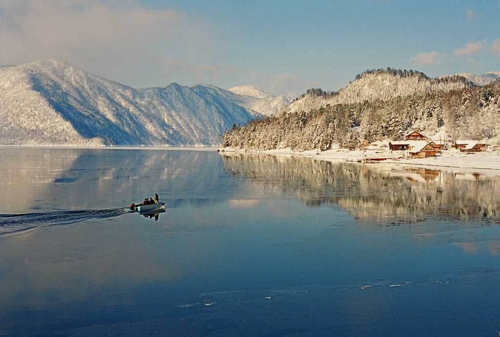 Телецкое озеро.jpg Телецкое озеро.jpg