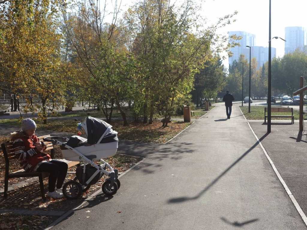 К хорошему быстро привыкаешь. Причём не только в повседневной бытовой жизни, но и в жизни города, городских пространств. Это фотосравнение – удачное тому подтверждение. Мы любим наши большие городские набережн (1).jpg