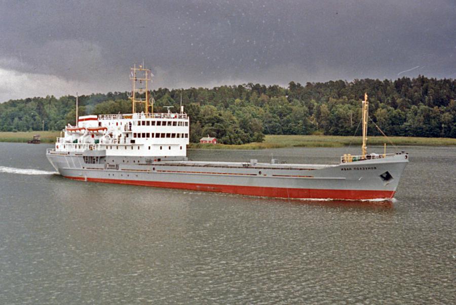 Фото т-х ''Иван Ползунов'' - Виктор Савченко.jpg